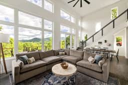 Skip’s Hideaway • Firepit • Dogs • Games - Image 4