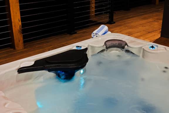 Letting Geaux| Hot Tub + Pool Table + Fire Pit - Image 3