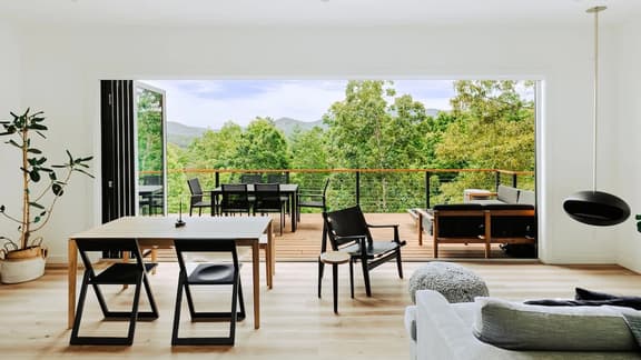 Letting Geaux| Hot Tub + Pool Table + Fire Pit - Image 1