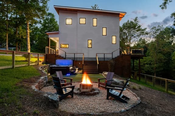 Level Up | Hot Tub + Fireplace + Fire Pit + Dogs - Image 1